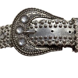 Woman’s western belt size  large Silver studded rhinestone embellished detail